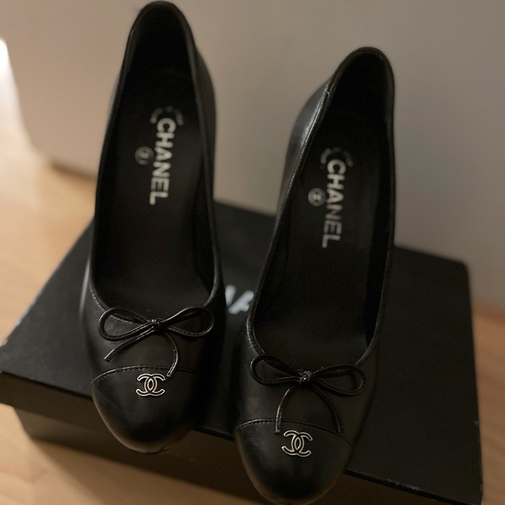 Chanel Pumps -USED AUTHENTIC - Picture 5 of 9